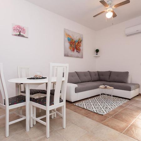 Lara - Apartment Near The Beach เวอร์บนิค ภายนอก รูปภาพ