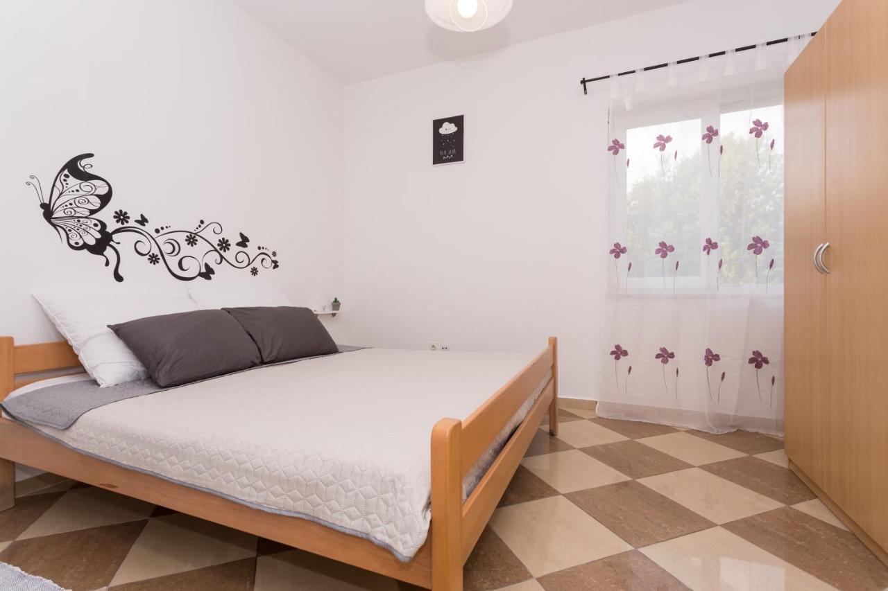 Lara - Apartment Near The Beach เวอร์บนิค ภายนอก รูปภาพ