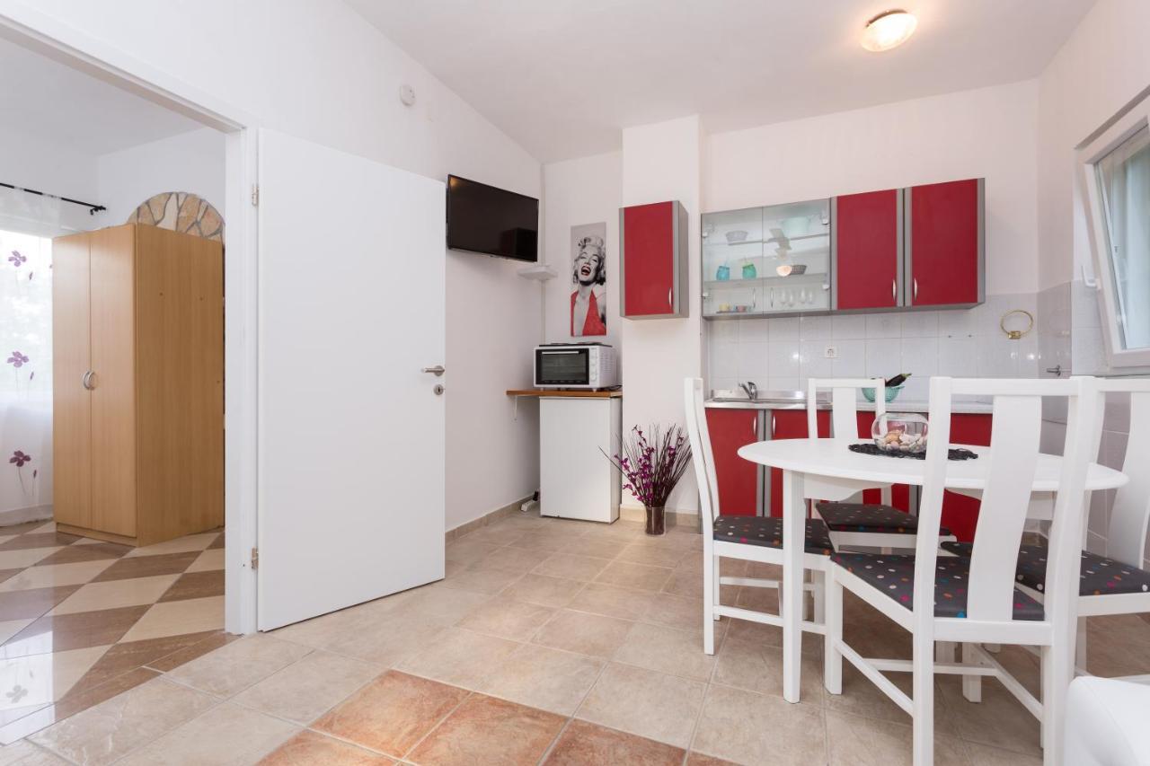 Lara - Apartment Near The Beach เวอร์บนิค ภายนอก รูปภาพ