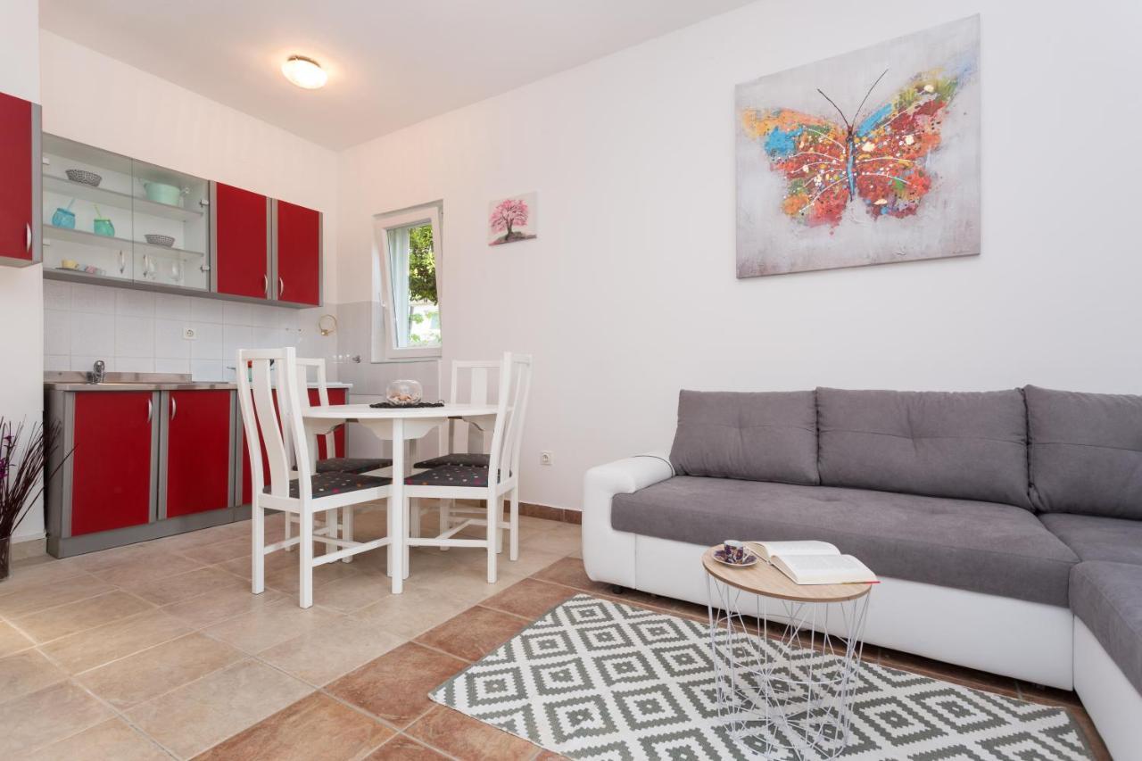 Lara - Apartment Near The Beach เวอร์บนิค ภายนอก รูปภาพ