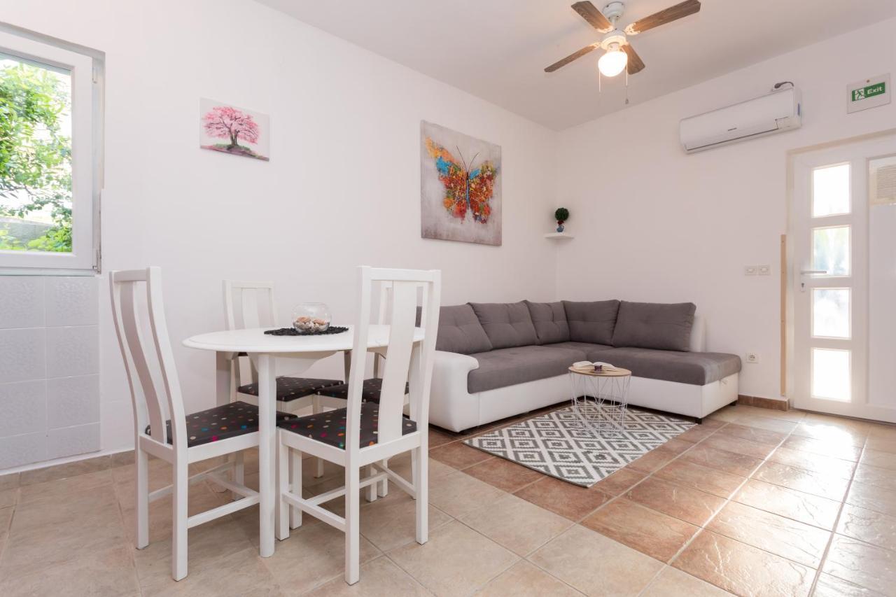 Lara - Apartment Near The Beach เวอร์บนิค ภายนอก รูปภาพ