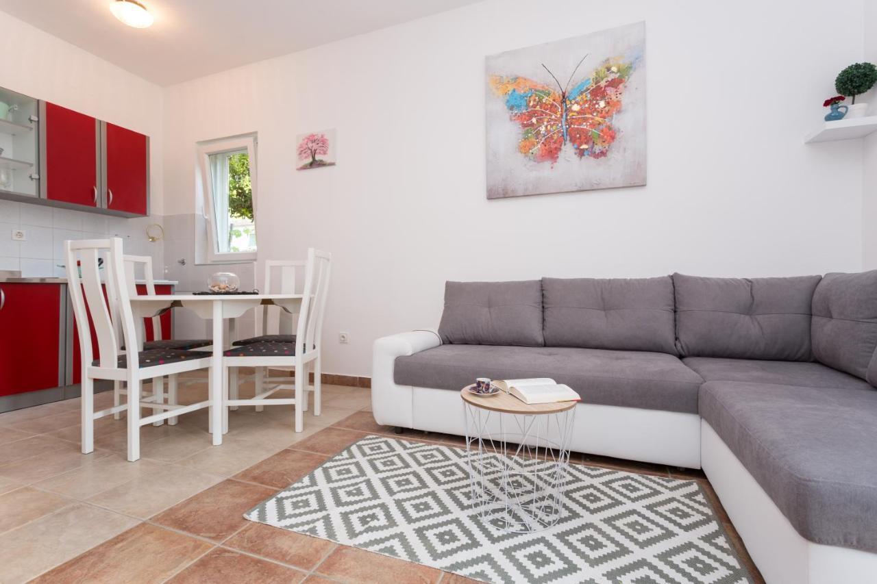 Lara - Apartment Near The Beach เวอร์บนิค ภายนอก รูปภาพ