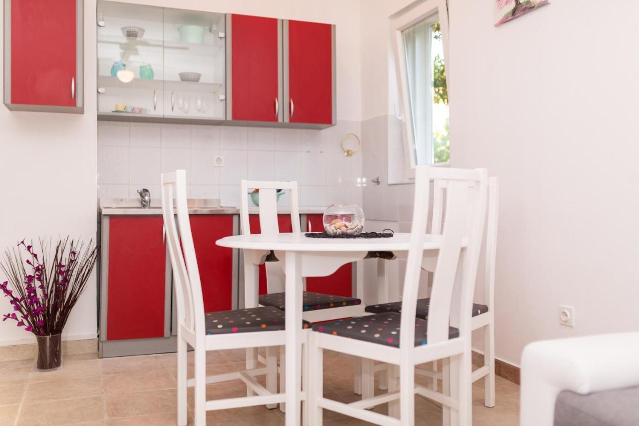 Lara - Apartment Near The Beach เวอร์บนิค ภายนอก รูปภาพ