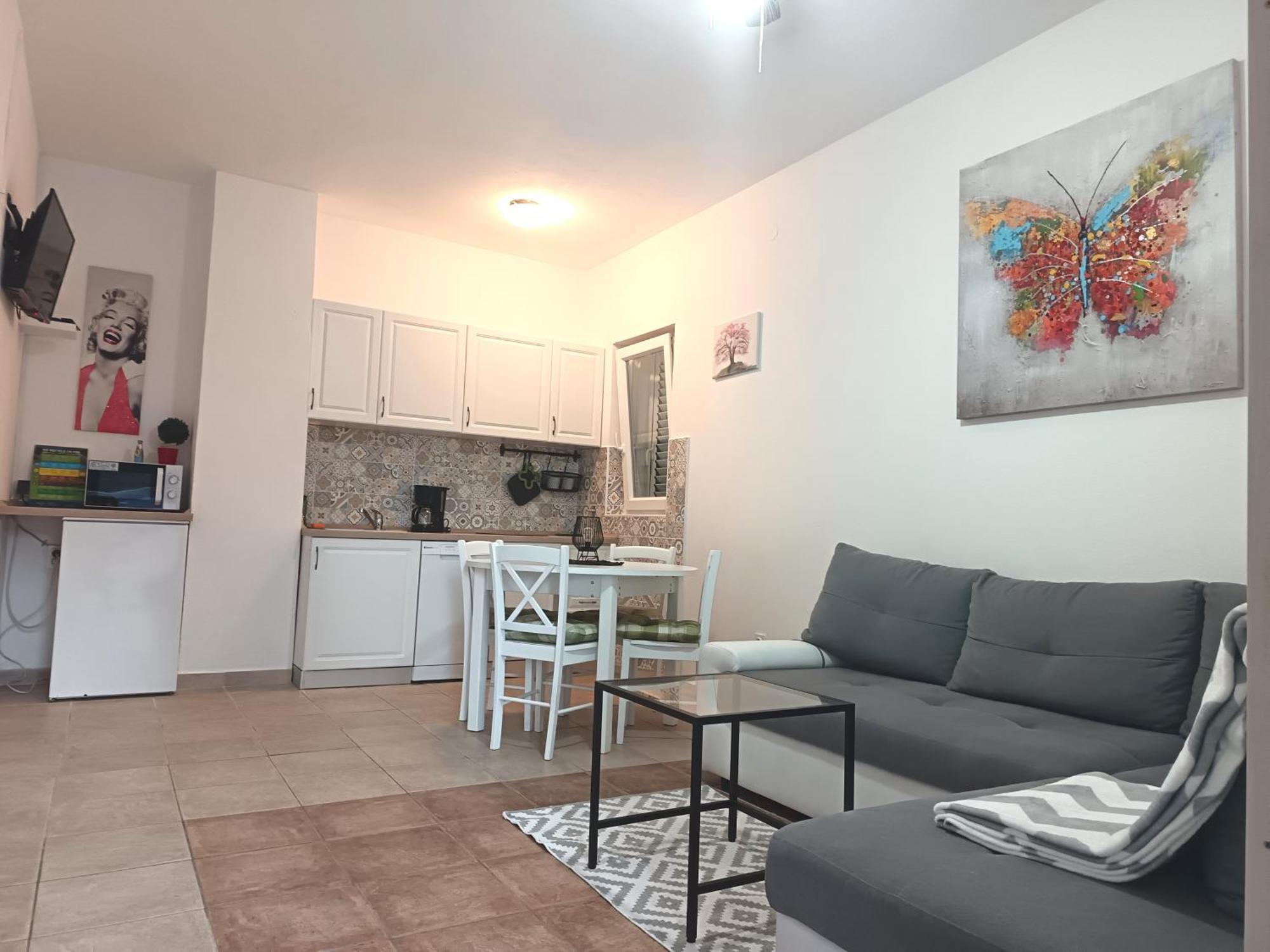 Lara - Apartment Near The Beach เวอร์บนิค ภายนอก รูปภาพ
