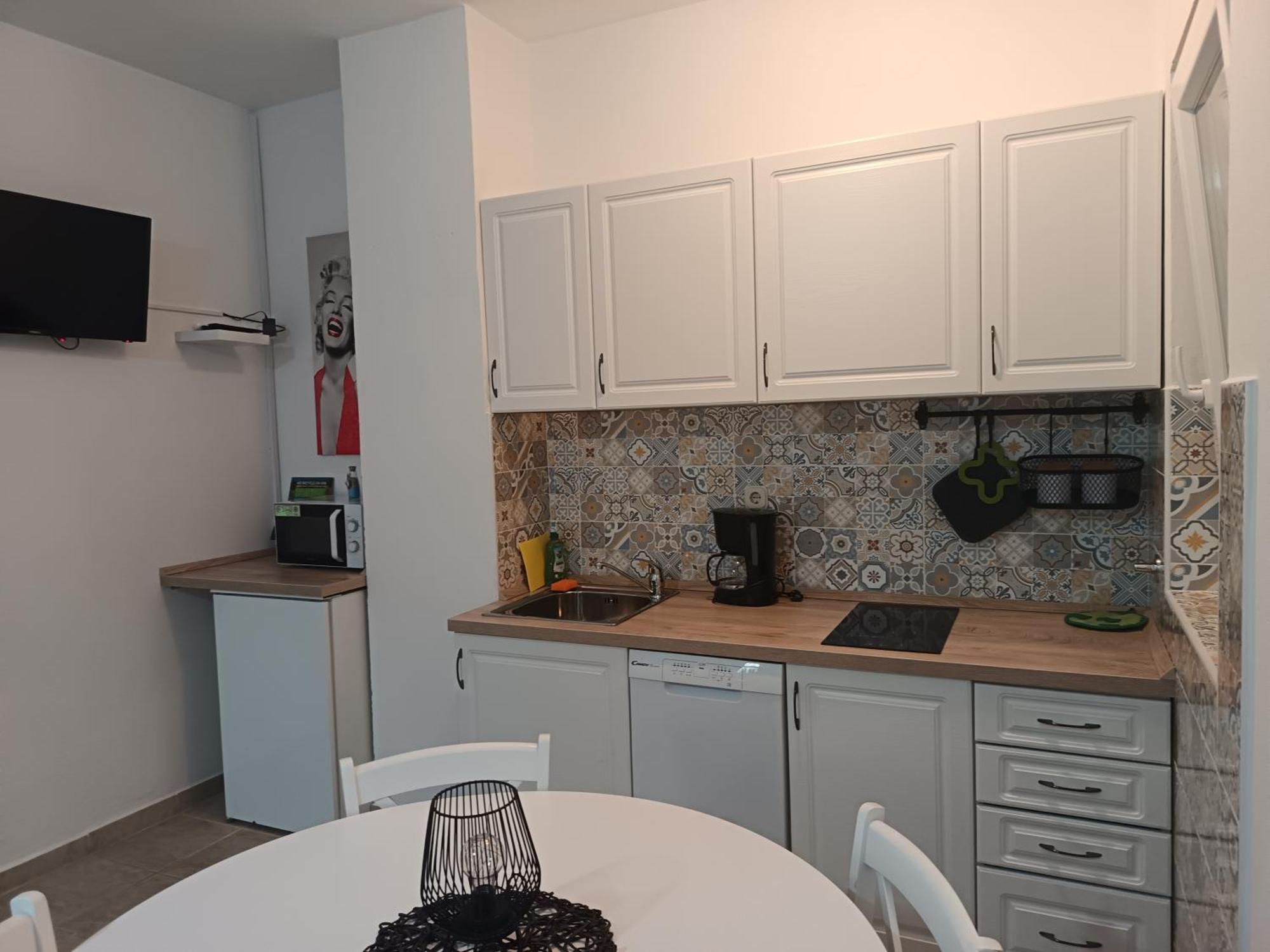 Lara - Apartment Near The Beach เวอร์บนิค ภายนอก รูปภาพ
